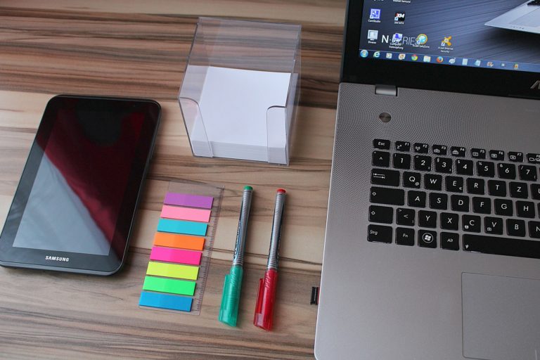 Was gehört zu einem gut eingerichteten Homeoffice-Arbeitsplatz?