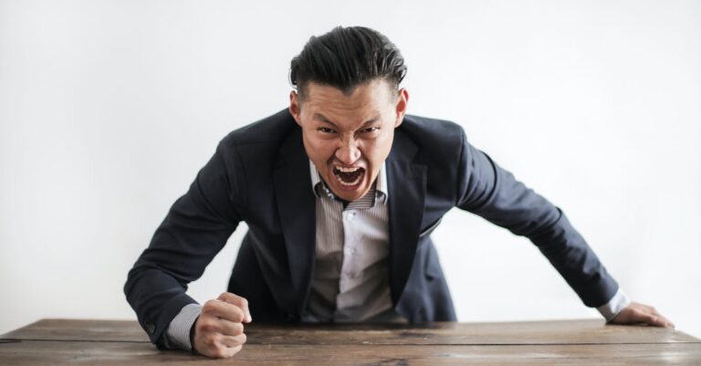 Gestalte dein Büro mit individuellen Möbeln